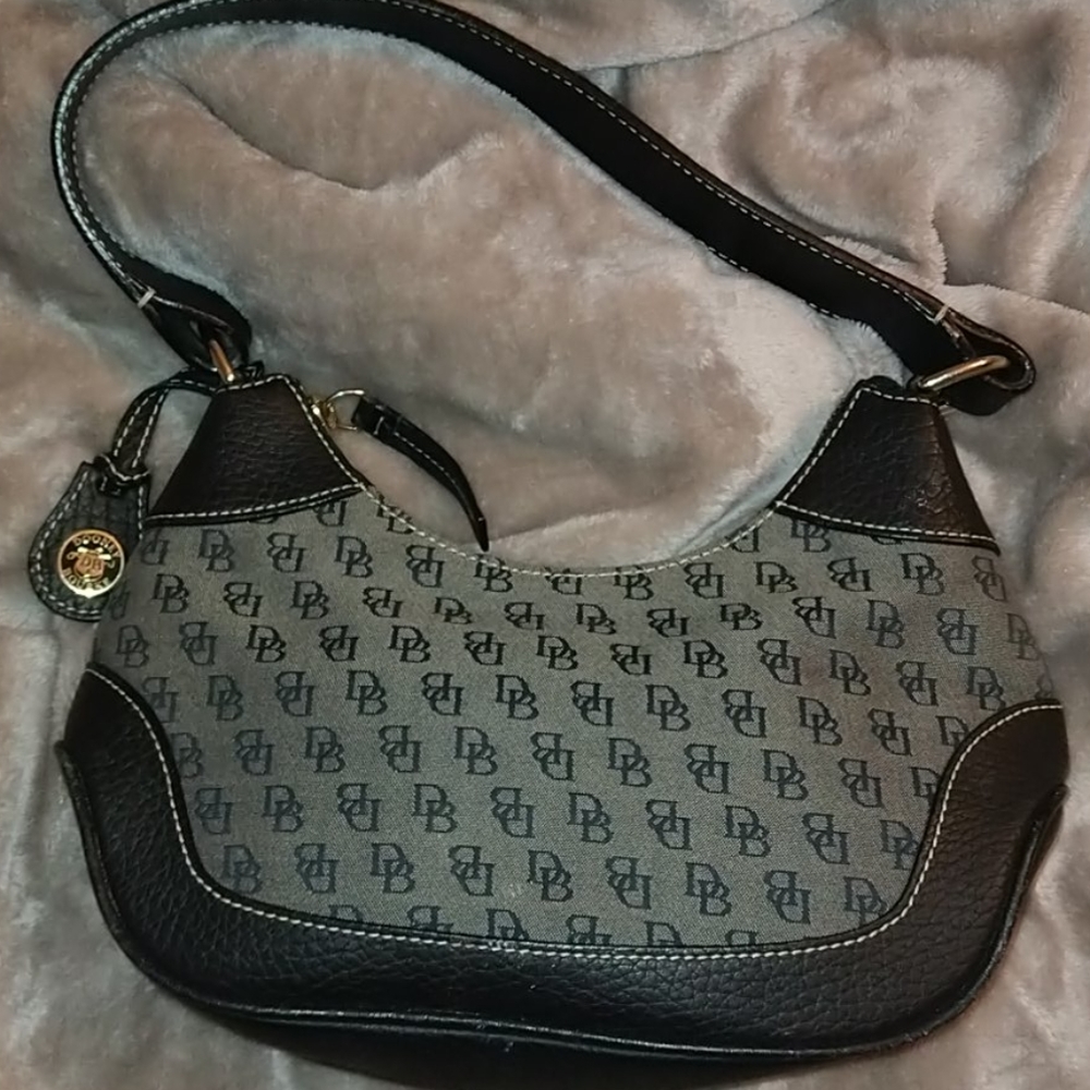 Dooney & Bourke hand bag👜